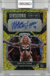 2023 Panini Prizm WWE NXT 2.0 Nikkita Lyons Sensational Signatures Gold Pulsar #47 Auto(パラレル版) 04/10