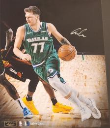 【PANINI社】PANINI AUTHENTIC Dallas Mavericks Luka Doncic 直筆サイン入りフォトグラフ(額装済、PANINI社証明書付き) 23/177